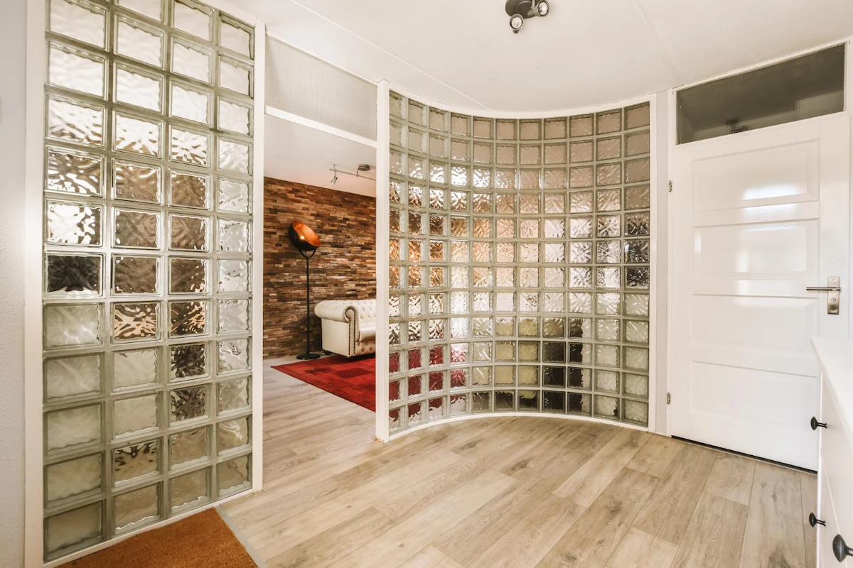 Glass Block sebagai Partisi